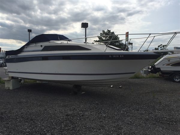 1986 Bayliner 2450 Cierra