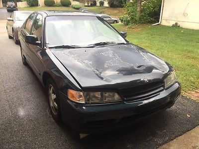 Honda : Accord EX Sedan 4-Door 1995 honda accord ex 4 door sedan auto trans green sunroof 195 k parts car salvage