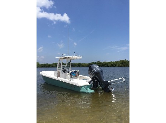 2012 Everglades Boats 243CC