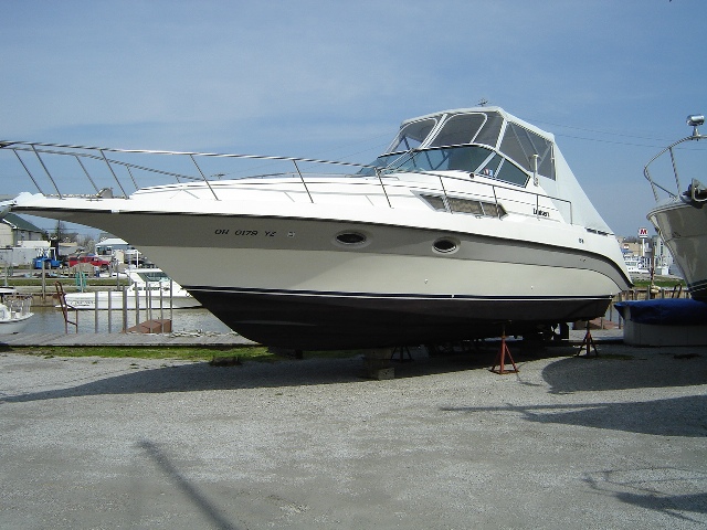 1988 Cruisers Yachts 3110 Sea Devil