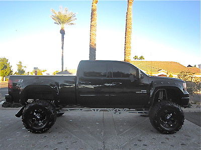 GMC : Sierra 2500 SLT  Black on black beauty, this truck will bring you lots of compliments !