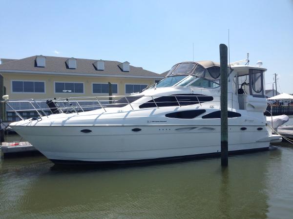 2003 Cruisers Yachts 405 Aft Cabin Motoryacht w/Volvos