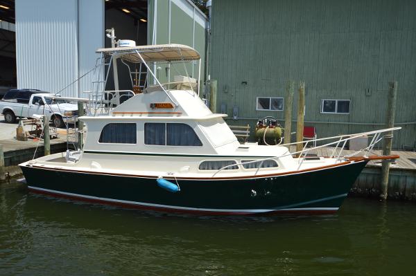 1972 Brownell Boatworks Downeast Flybridge Sedan