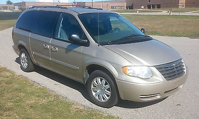 Chrysler : Town & Country Touring Edition w/ Stow & Go seating 2005 chrysler town country touring edition w stow go seating