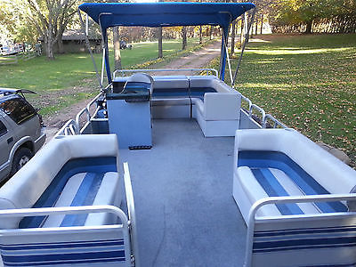 25' Eroca Pontoon Boat