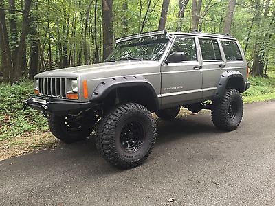 Jeep : Cherokee Classic Super Clean 2000 Jeep Cherokee XJ Lifted with lots of extras