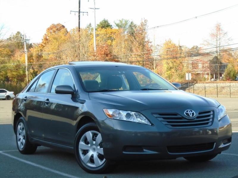 2009 Toyota Camry 136 k on it gray color