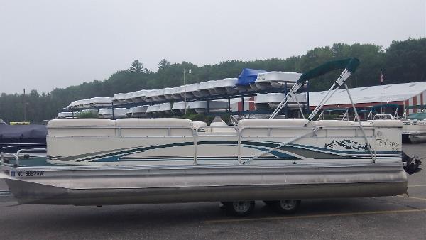 1999  Tahoe Pontoons  playbouy 25'