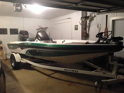 2004 Nitro NX750 Bass Boat