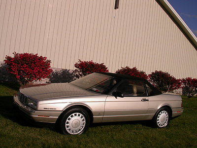 Cadillac : Allante convertible 1993 cadillac allante very low miles 21 675