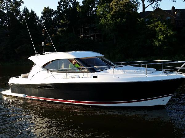 2008 Riviera 3600 Sport Yacht