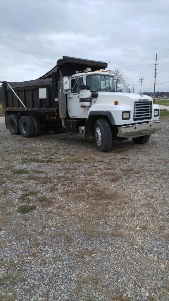 1996 Mack Rd688s