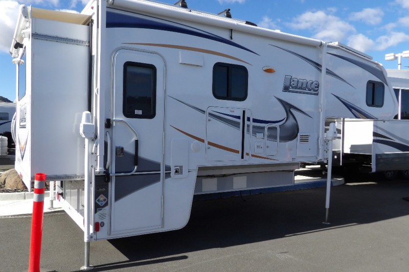 2015 Lance 1172 Long Bed Dually Camper