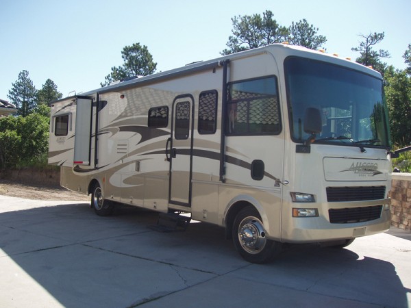 2008 Tiffin Open Road 32BA-300HP Cummins Diesel 34,000 miles, FRED Freightliner chassis