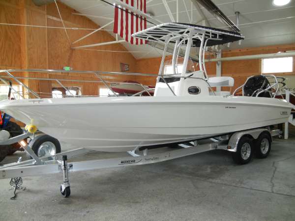 2015 Boston Whaler 240 Dauntless