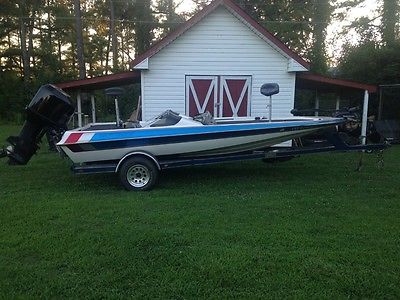 2000 Gambler Outlaw Bass Boat