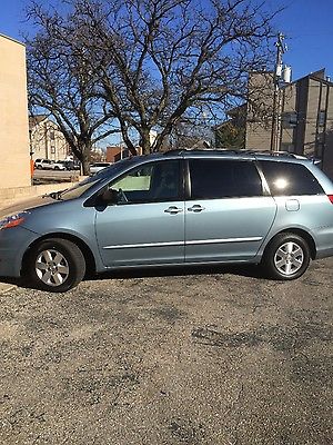 Toyota : Sienna LE 2009 toyota sienna 145 k excellent condition