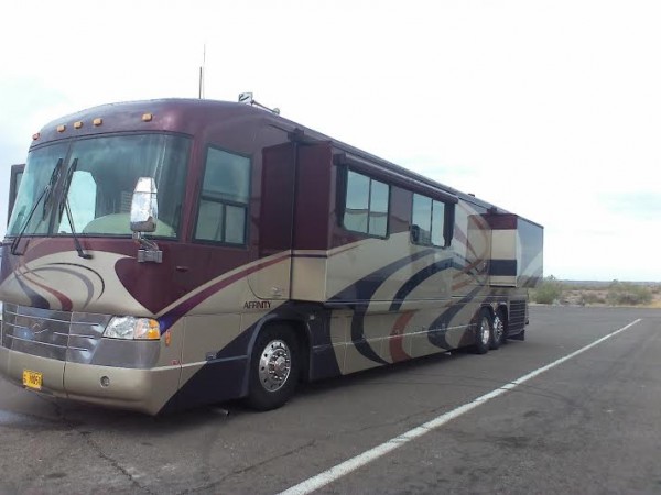 2004 Country Coach Affinity Luxury Suite 515 HP Caterpillar Diesel, 32,000 miles