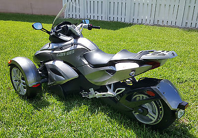 Can-Am : SPYDER CAN AM RS SPYDER SILVER EXCELLENT CONDITION WITH EXTRAS