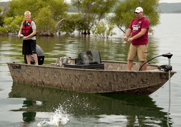 2016 LOWE BOATS FM 165 Pro SC Poly Camo