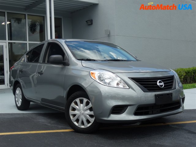 2013 NISSAN Versa 1.6 S 4dr Sedan 5M