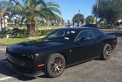 Dodge : Challenger SRT Hellcat Pitch Black 2016 6.2 l supercharged hellcat new never registered will help ship