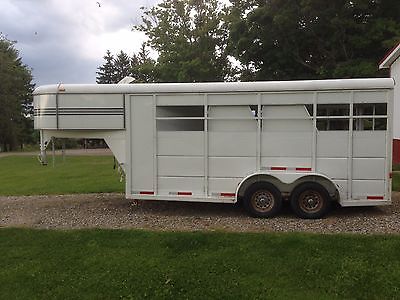 S&H 3 horse gooseneck trailer