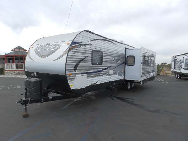 2016  Forest River  SALEM 27 RKSS  1 SLIDE  REAR KITCHEN  FRONT WALK AROUND QUEEN BED  SIDE LOUNGE RECLINERS  UPGRADED 15. BTU DUCTED A/C POWER PACK