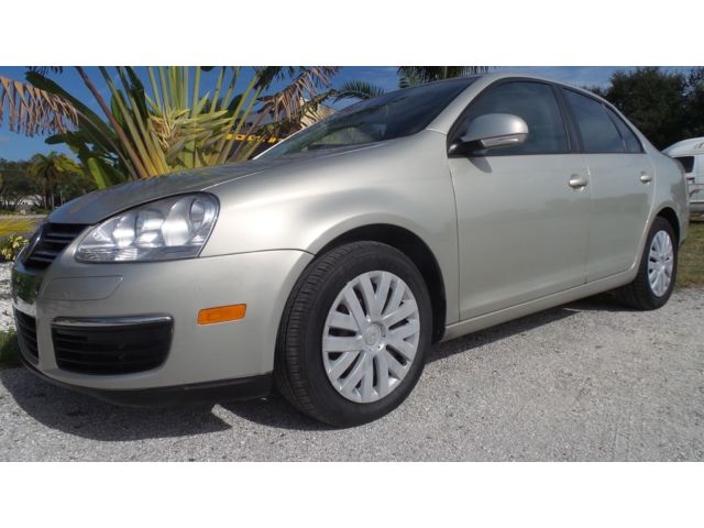 Volkswagen : Jetta S Air Bags,Air Conditioning,AM/FM Stereo,Anti-lock brakes,CD Player,CD/MP3 Stereo