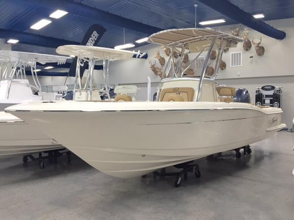 2015 Scout Boats 225 XSF