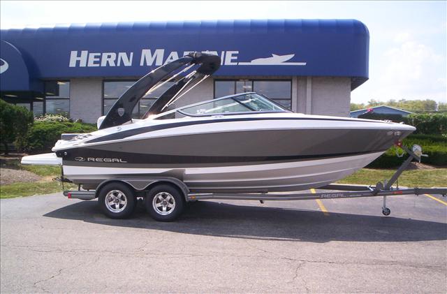 2015 Regal BOWRIDER 2300