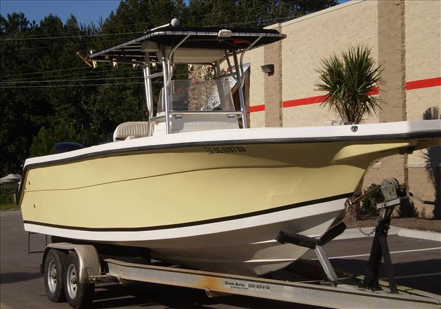 2004 Angler Center Consoles 2700 cc