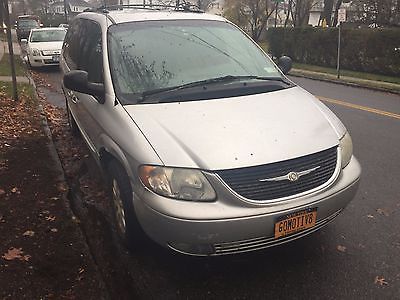Chrysler : Town & Country 2002 chrysler town and country lxi luxury edition