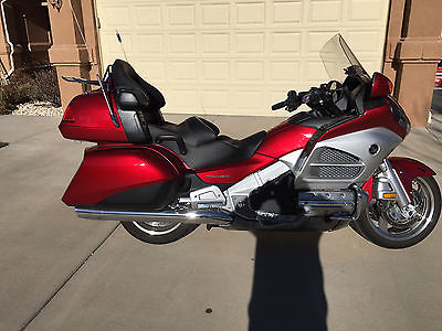 Honda : Gold Wing Goldwing, 2012, like new (except for dust), LOADED. 2800 miles, NEVER CRASHED!