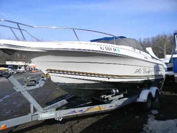 2005 Wellcraft 220 Sportsman