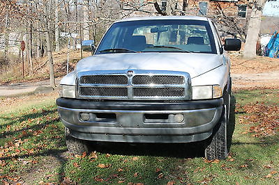 Dodge : Ram 1500 SLT 1997 white ram 1500 4 x 4 extended cab full bed