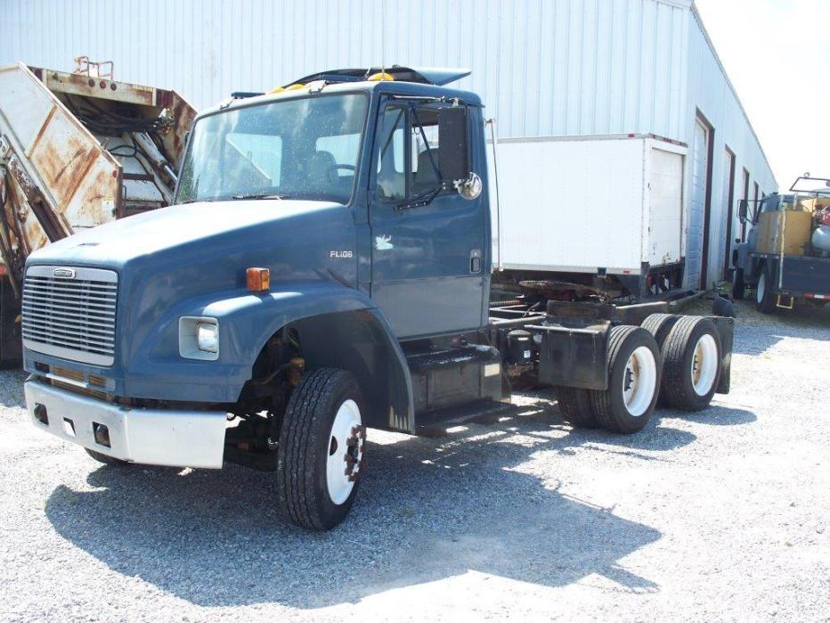 2002 Freightliner Fl106