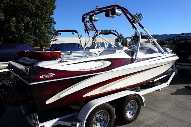 2003 ULTRA CUSTOM BOATS Cuddy Bowrider 23XS