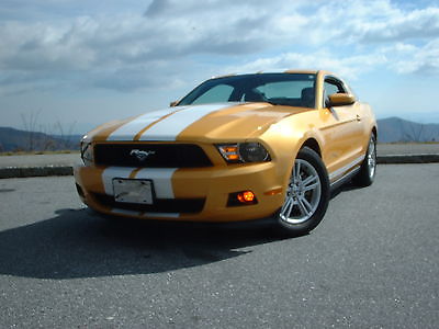 Ford : Mustang see photos Mustang 2012 Yellow Blaze tri coat (gold in sunlight), V6, Manual