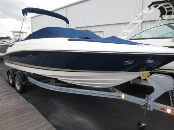 2015 Sea Ray 230 SLX