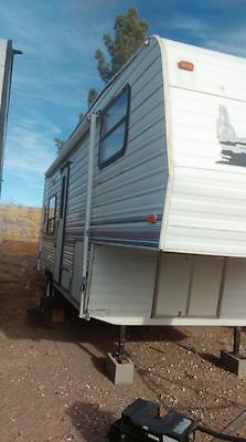 1996 Road Ranger Travel Trl/ Fifth wheel with hitch, needs battery and one tire.
