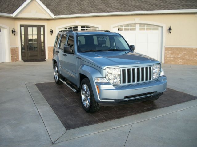 Jeep : Liberty 4WD 4dr Spor LATITUDE EDITION, Leather, Low Miles, Extra Clean