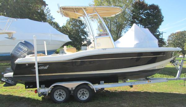 2012 Scout Boats 210 XSF