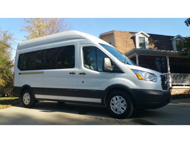Ford : E-Series Van XLT Brand New Raised Roof-350 Chassis-12 Passenger-111 Miles-As New-$42,700 MSRP!