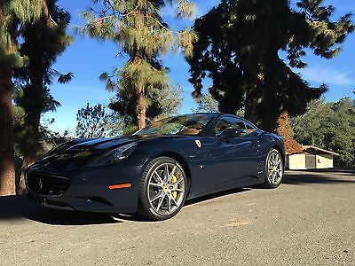 Ferrari : California Base Convertible 2-Door GREAT COLOR, VERY LOW MILES AND $, GREAT CONDITION, JUST SERVICED AT FERRARI SD