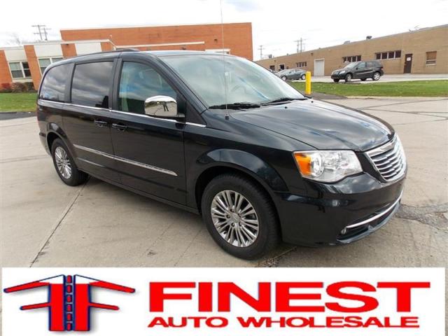 Chrysler : Town & Country Touring-L ONLY 14K MILES WARRANTY NAVIGATION DVD 2013 chrysler town country l navigation entertainment system camera warranty