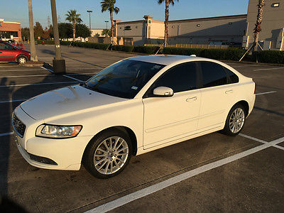 Volvo : S40 car