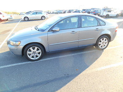 Volvo : S40 2006 VOLVO S40 SEDAN WITH ALL POWER,FIRST REAS.OFF 2006 volvo s 40 sedan 2.4 l auto all power moonroof nice safe best offr buys