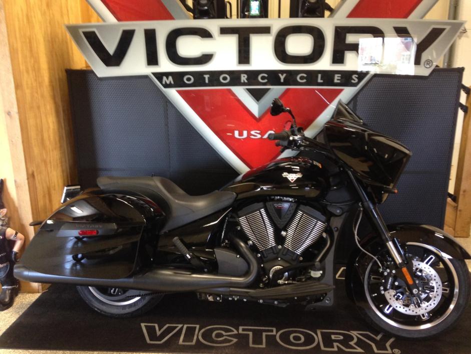 2015  Victory  Cross Country 8-Ball™
