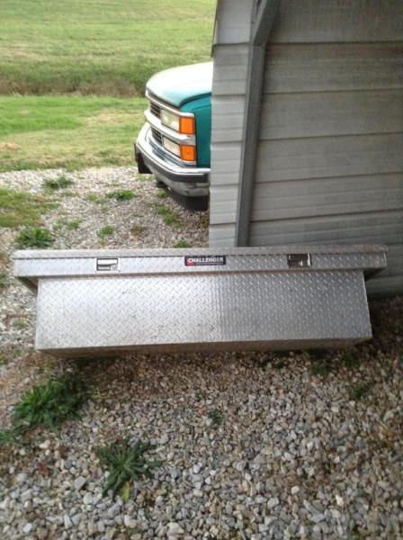 Aluminum tool box for a truck, 1